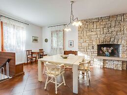 Villa in Torri del Benaco With Private Pool