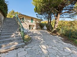 Villa in Torri del Benaco With Private Pool