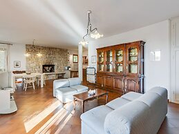 Villa in Torri del Benaco With Private Pool