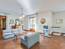 Villa in Torri del Benaco With Private Pool