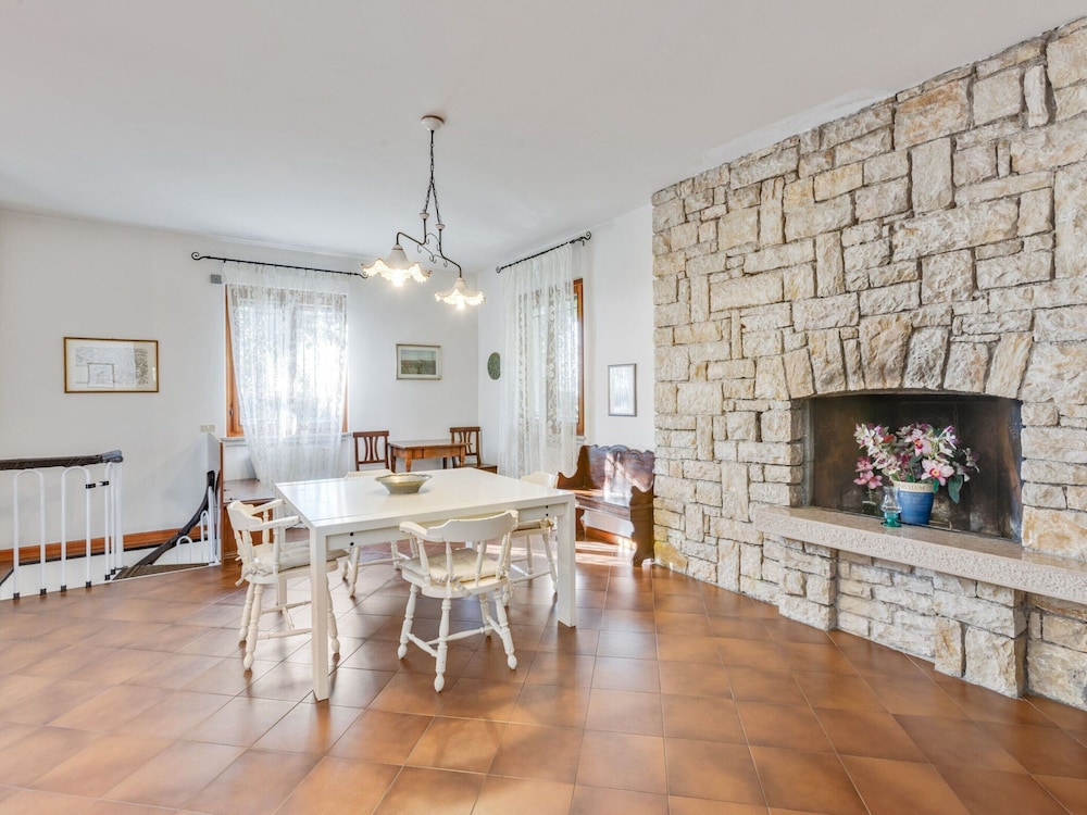 Villa in Torri del Benaco With Private Pool