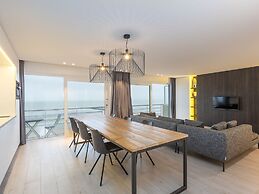 Luxurious Apartment With Stunning sea View