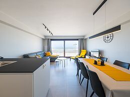 Apartment With 3 Bedrooms and sea View