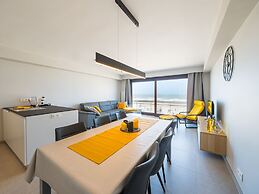 Apartment With 3 Bedrooms and sea View