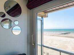 Studio on Seafront Near Tram Stop