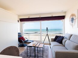 Studio on Seafront Near Tram Stop