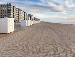 Studio on Seafront Near Tram Stop