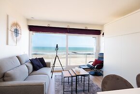 Studio on Seafront Near Tram Stop