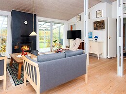 8 Person Holiday Home in Farvang