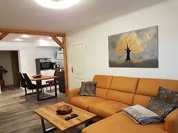 Leinelume Modern Retreat