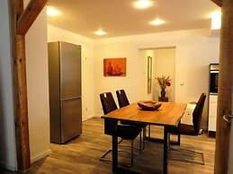 Leinelume Modern Retreat
