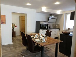 Leinelume Modern Retreat