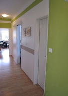 - 2 min zum Strand