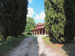 Rustic Pool Villa in Roman Countryside