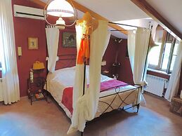 Rustic Pool Villa in Roman Countryside