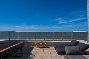 Beautiful Penthouse With Phenomenal sea View