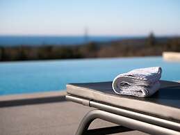 Stylish Stay With Hot Tub