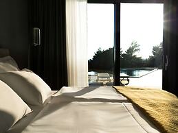Stylish Stay With Hot Tub