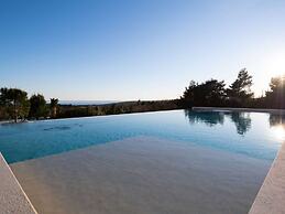 Stylish Stay With Hot Tub