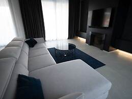 Stylish Stay With Hot Tub