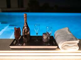 Stylish Stay With Hot Tub