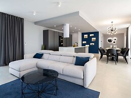 Stylish Stay With Hot Tub