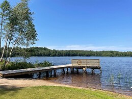 Bright Holiday House by the Lake