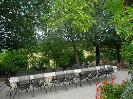 Elegant Castle Stay With Pool