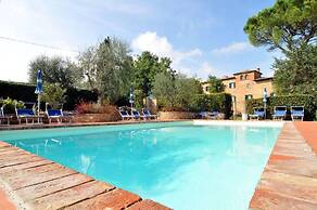 Elegant Castle Stay With Pool