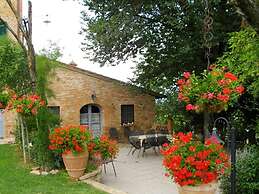 Elegant Castle Stay With Pool