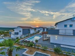 Modern and Spacious Home With Swimming Pool