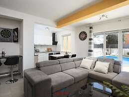 Villa Kostre Comfortable Holiday Residence
