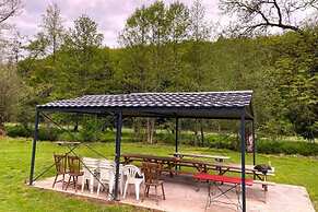 Charming Chalet in Falaen by River & Chateau