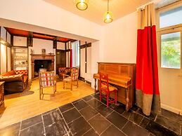 Charming Chalet in Falaen by River & Chateau
