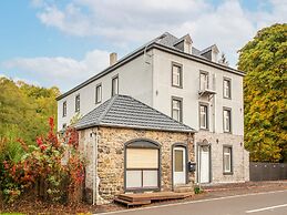 Charming Chalet in Falaen by River & Chateau