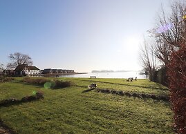 Sunny Apartment Directly on the Heegermeer