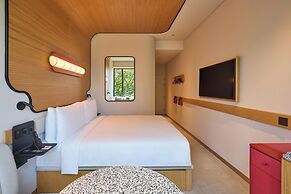 The Standard, Singapore