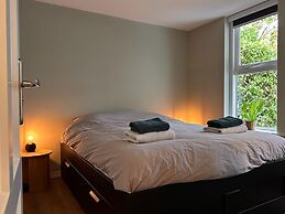 Scenic Stay Near Town & Lake