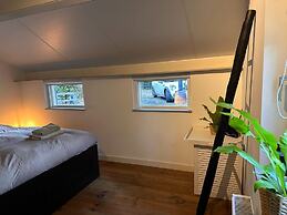 Scenic Stay Near Town & Lake