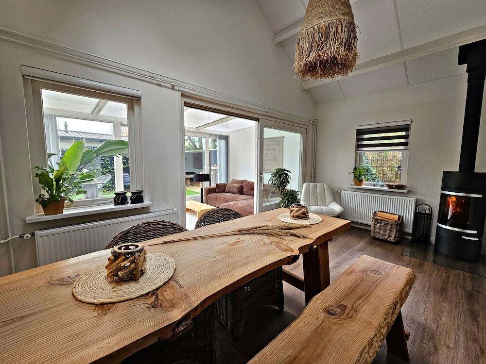 Scenic Stay Near Town & Lake