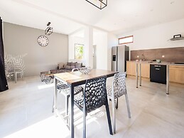 Stylish Beachside Retreat