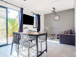 Stylish Beachside Retreat