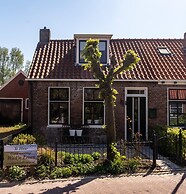 Cottage by Wadden Sea With Scenic Views