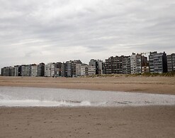 Apartment in St-idesbald Near the Sea
