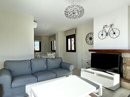 Villa With Private Pool Near Beach