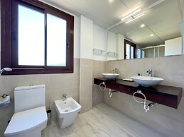 Villa With Private Pool Near Beach