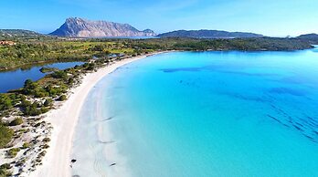 Pittulongu Villa Near Rocce Beach for 4