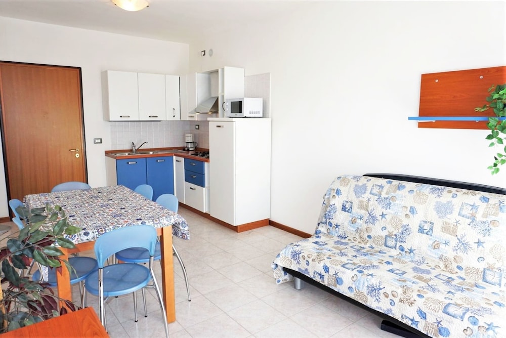 Seaside Sunny Stay With Solarium
