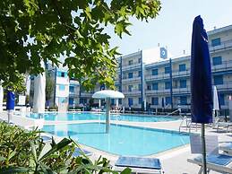 Seaside Sunny Stay With Solarium