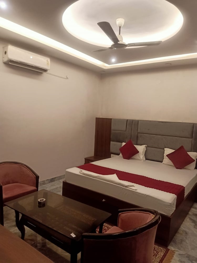 HOTEL GRAND MAURYA & SPICE RESTAURANT